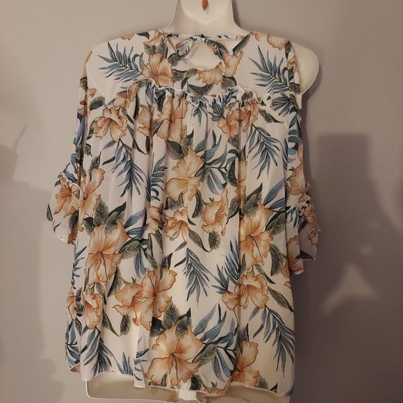Short-Sleeve Cold Shoulder Floral Top - Picture 7 of 11